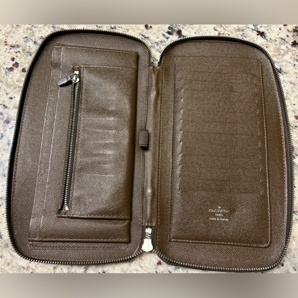 Louis Vuitton Dark Brown Taiga Leather Atoll Travel Case Wallet - EUC - Picture 5 of 16